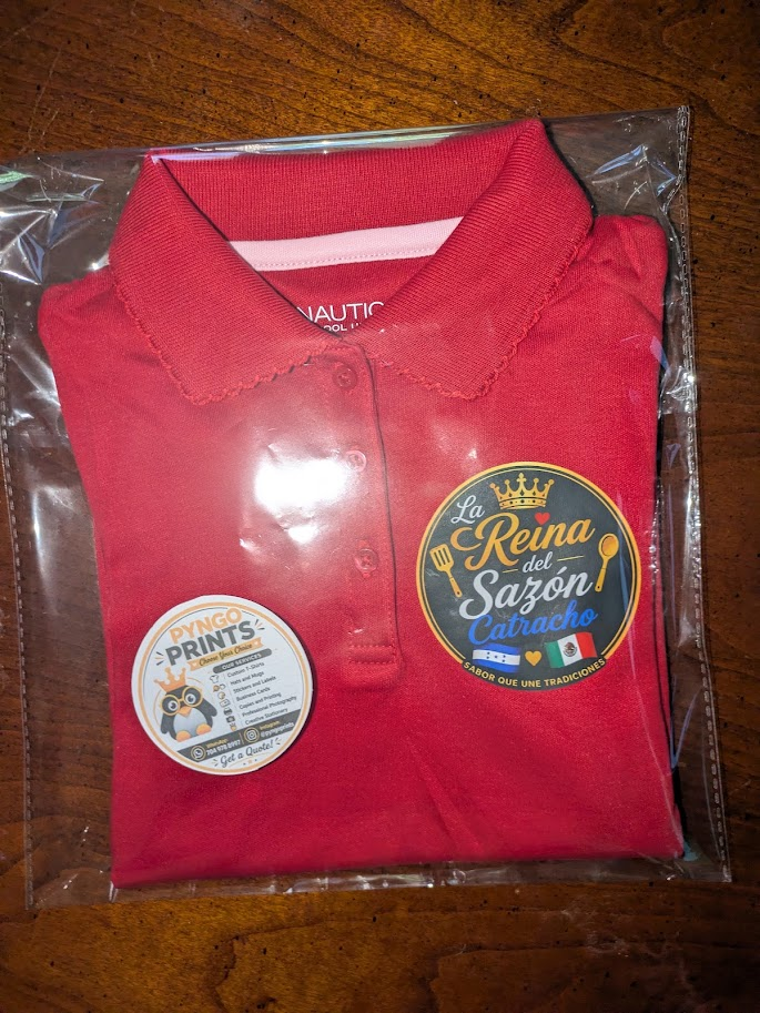Polo rojo personalizado empacado y listo para cliente