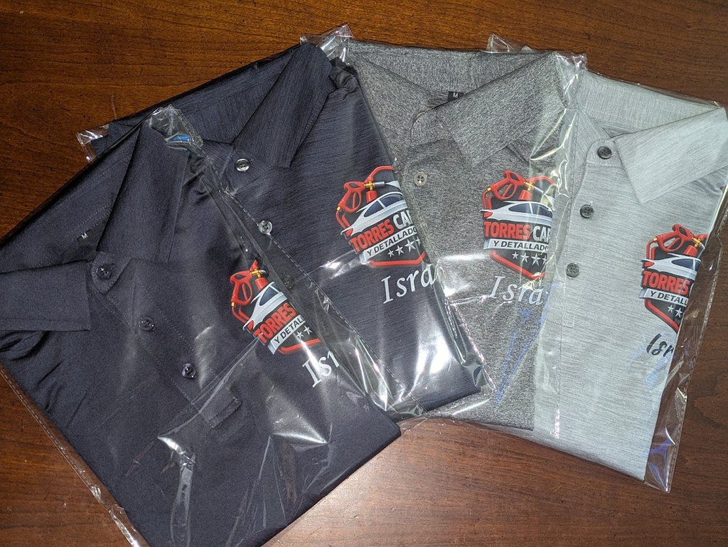 Polos personalizados en gris y negro listos para entrega